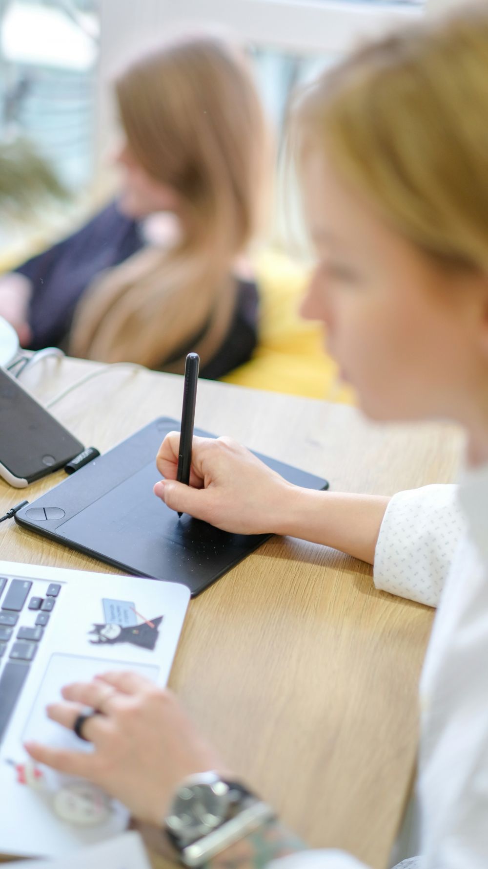 Freelance grafisk designer: Din nøgle til dynamisk og engagerende visuel kommunikation